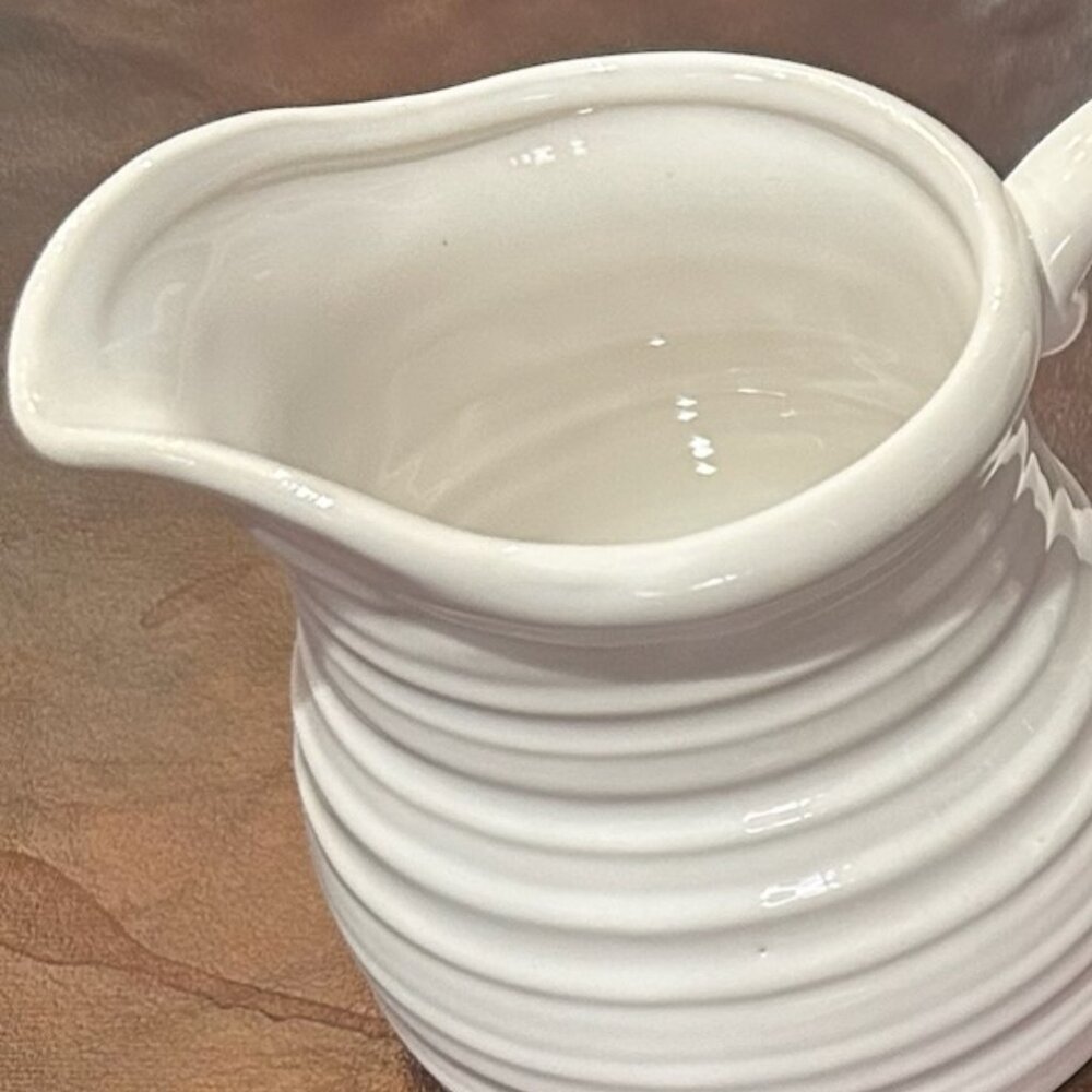 NWT Set of 2 White French Country Style Textured Creamers Jugs Pitchers - Picture 6 of 13